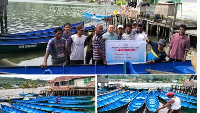 Kadis PMD Serahkan 10 Unit Perahu Fiber Kepada Kelompok Nelayan Desa Bongganan