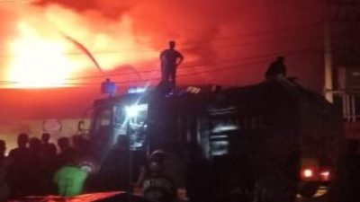 Kebakaran Melanda Pasar Salakan, Barang Dagangan Sebagian Pemilik Toko Raib Terbakar