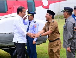 Pj. Bupati Ihsan Basir Bersama Ketua DPRD Rusdin.Sinaling Sambut Kedatangan Jokowi Di Bangkep