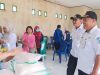 Wabup Bangkep Serfi Kambey Kunjungi Pasar Murah di Desa Tompudau