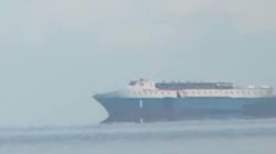 KM Harapanku Mekar Tujuan Banggai Laut  Terjebak Cuaca Buruk Di Selat Kalumbatan