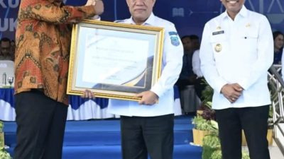 Bupati Banggai Kepulauan Terima Penghargaan Kabupaten Tercepat Pembentukan Posbankum di Sulawesi Tengah