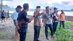 Bupati Banggai Kepulauan Tinjau Lokasi Terdampak Ombak Besar di Desa Luksagu
