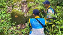 Mahasiswa KKN-PPM UGM Data Situs Makam Bersejarah untuk Dukung Pengembangan Wisata Religi Desa Lolantang