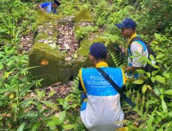 Mahasiswa KKN-PPM UGM Data Situs Makam Bersejarah untuk Dukung Pengembangan Wisata Religi Desa Lolantang