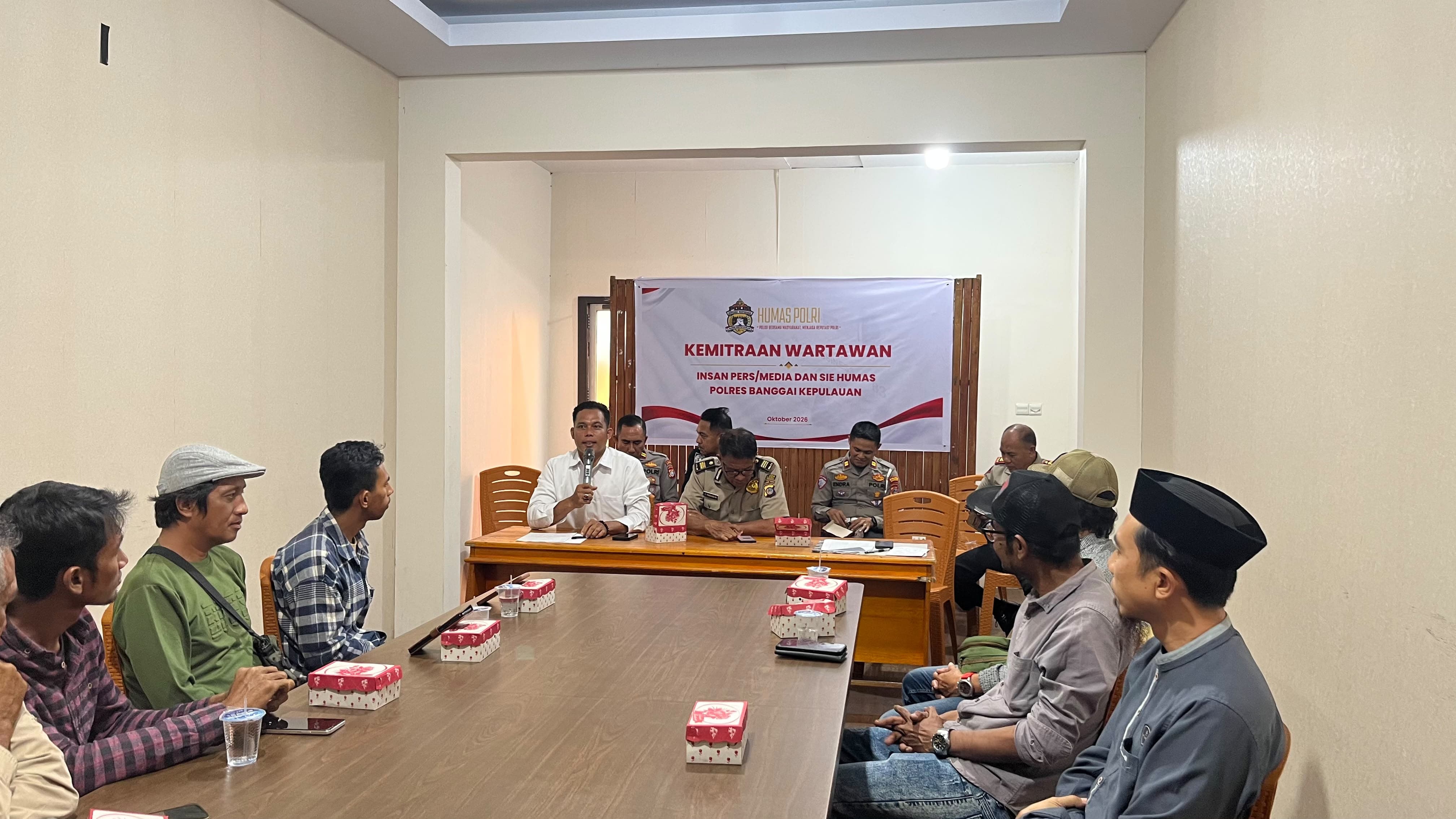 HUT Humas Polri ke-75, Polres Bangkep Pererat Sinergi dengan Insan Pers dan Salurkan Sembako